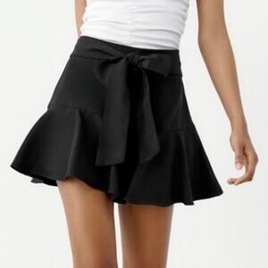 Zara High Rise Skort Bow 1165/044/800 Size Medium Black NWT Feminine Summer